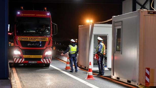 Neues Fahrverbot am Brenner bringt Hunderte Lkw zum Stehen