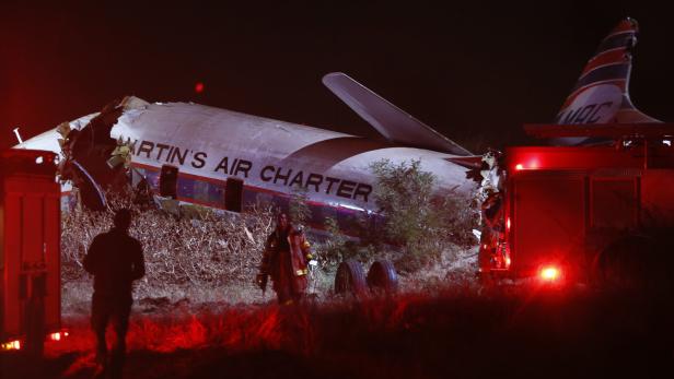 Flugzeugunglück in Südafrika: Ein Toter und etwa 20 Verletzte