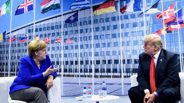NATO-Gipfel: Trump donnert,  Merkel kontert