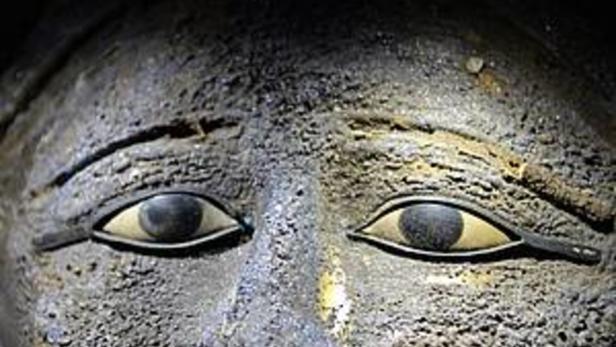 Die Sakkara-Maske des Zweiten Priester der Göttin Mut und der Göttin Niut-schi-es.