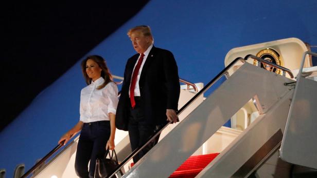 Trump mit Gattin Melania bei seiner Rückkehr in die USA