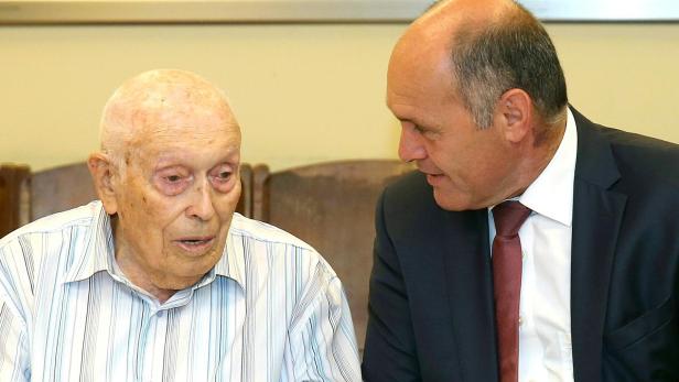 Sobotka mit dem Holocaust-Überlebenden Gideon Eckhaus in Tel Aviv.