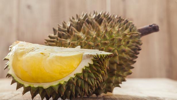 Der sorten- und reifeabhängige Geruch des Durian-Fruchtfleisches wird von vielen als unangenehm empfunden.