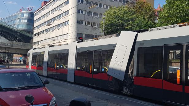 Wien: Transporter stieß mit Straßenbahn zusammen