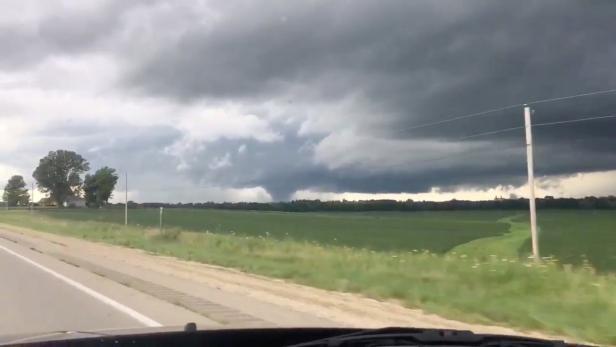 Video: Tornado zieht Spur der Verwüstung durch Iowa