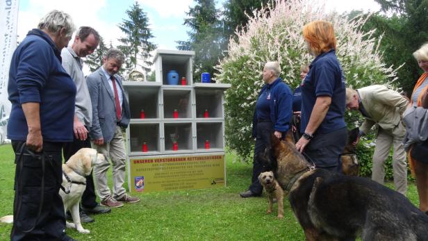 Die Wiener Rettungshunde begutachteten ihre letzte Ruhestätte
