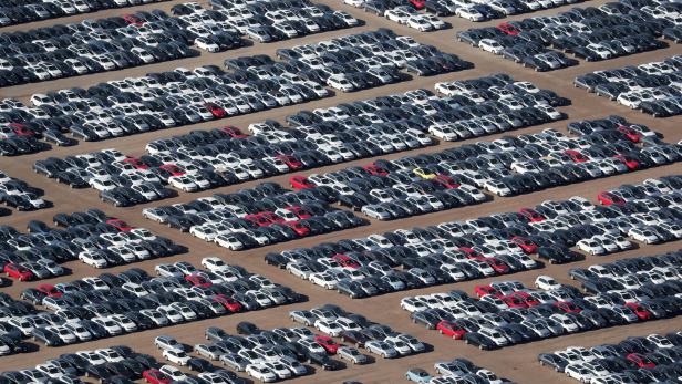 Probleme mit neuen Abgastests: VW muss Autos zwischenparken