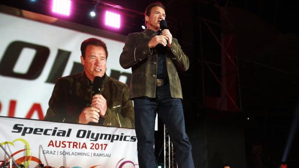 Arnold Schwarzenegger während der Schlusszeremonie der Special Olympics Winterspiele am Freitag.