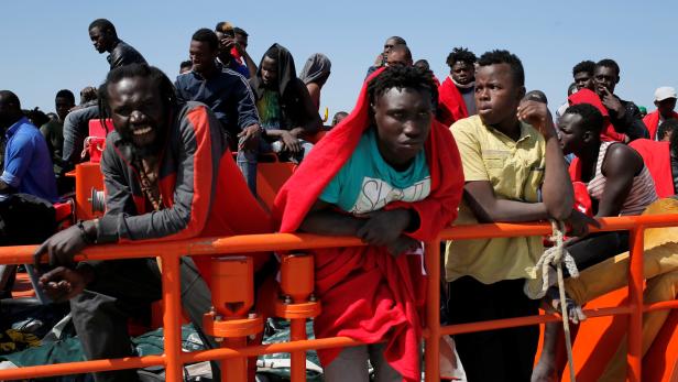 Wieder Hunderte Flüchtlinge auf dem Weg nach Spanien gerettet