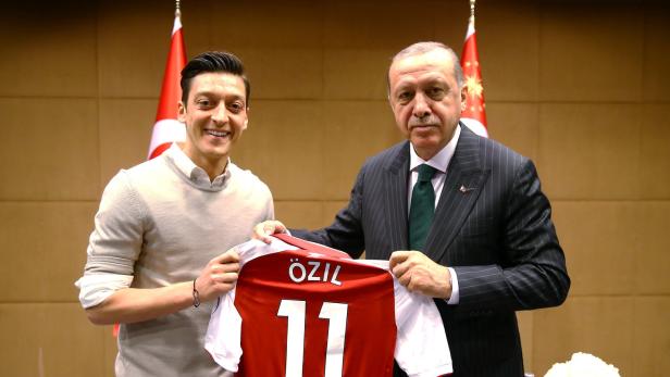 Erdogan rief Özil an: "Ich küsse seine Augen"