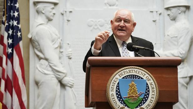 US-AGRICULTURE-SECRETARY-SONNY-PERDUE-AND-FCC-CHAIRMAN-AJIT-PAI-