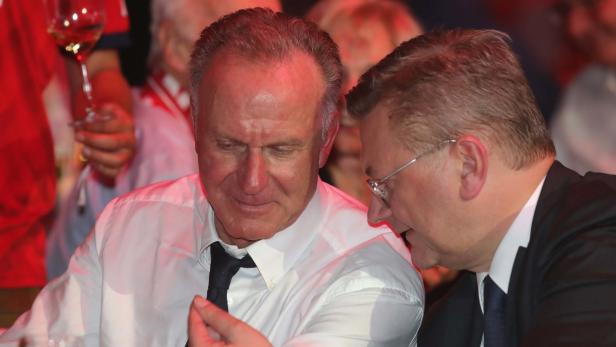 Bayern-Boss Rummenigge mit DFB-Präsident Reinhard Grindel im vergangenen Mai am Münchner Nockherberg.