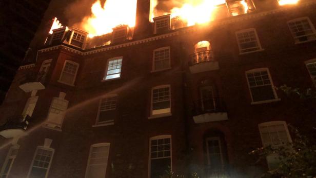 Großbrand in Londoner Wohnhaus 