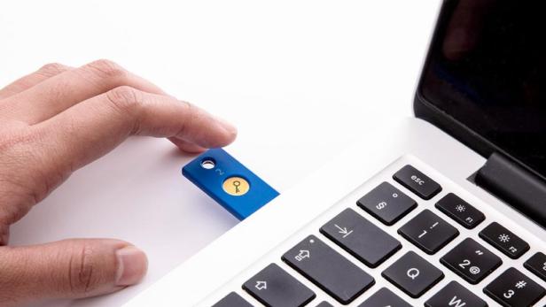 So sichert man Online-Konten mit einem Security Key ab