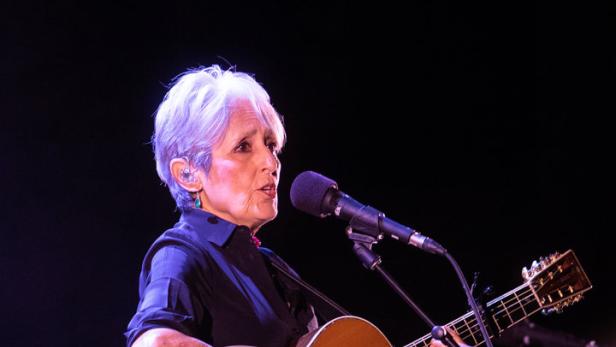 Joan Baez in Wien: Wichtige und wütende Worte zum Weltenlauf