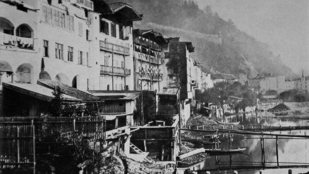 Die Stadt Salzburg 1860, vor der Regulierung der Salzach.