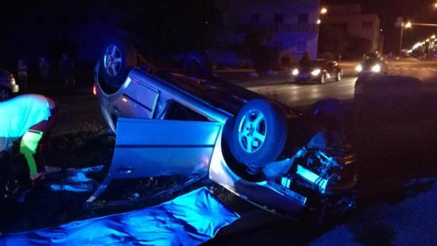 Nach Kollision mit Polizeiauto: Flucht endet mit Unfall