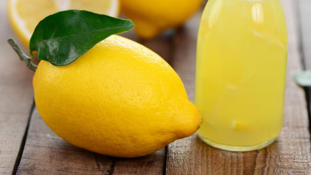 Zitronen stärken durch ihr Vitamin C und helfen gegen die Übersäuerung des Körpers