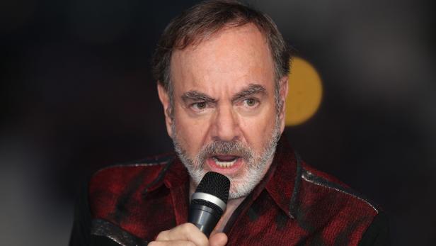 Neil Diamond überraschte Feuerwehrleute mit Ständchen