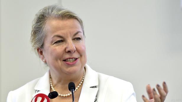 Sozialministerin Beate Hartinger-Klein bleibt im Fokus