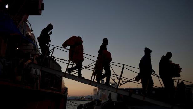 Italienisches Schiff brachte gerettete Migranten zurück nach Libyen