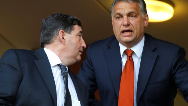 Ungarns Premier Viktor Orbán mit seinem Freund Lőrinc Mészáros. Letzterer könnte in Besitz von HírTV kommen.