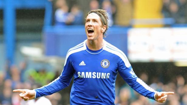 Fernando Torres jubelt im Trikot des FC Chelsea mit ausgestreckten Armen.