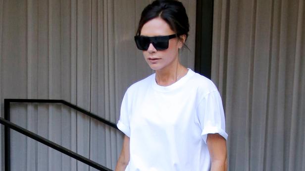 Victoria Beckham verrät, wie sie weiße T-Shirts stylt
