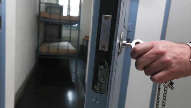Jahrelanger Drogenschmuggel im Gefängnis: Beamter schaute weg