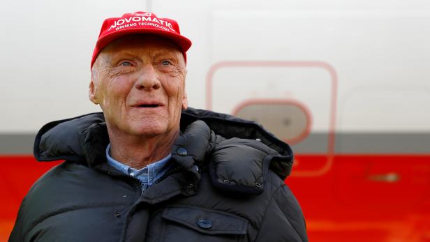 FILE PHOTO: FILE PHOTO: Lauda poses at the airport in Duesseldorf