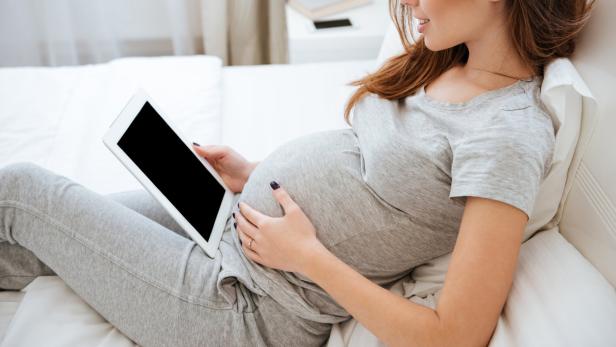 Ein neuer Geburtsvorbereitungskurs lädt werdende Eltern dazu ein, sich online auf ihr Kind vorzubereiten.