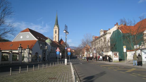 Zagreb entdecken: Vorne die alte Kirchenstadt, dahinter der schneefreie Bärenberg