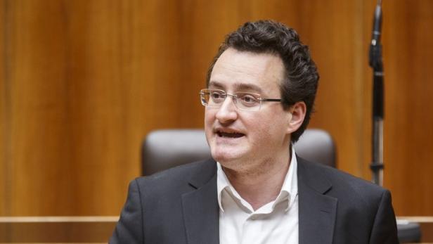 Schlepperei-Vorwurf: Ex-Grün-Abgeordnetem bleibt Prozess erspart