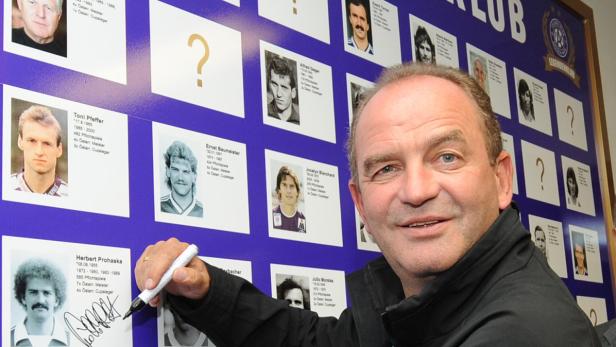 APA9509682 - 19092012 - WIEN - ÖSTERREICH: Herbert Prohaska und Thomas Parits (r.) am Mittwoch, 19. September 2012, während der eröffnung des &quot;FK Austria Wien Legendenklubs&quot; in Wien. APA-FOTO: HERBERT PFARRHOFER