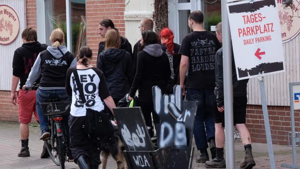 Wacken erwacht: Heavy-Metal-Fans stürmen das Dorf