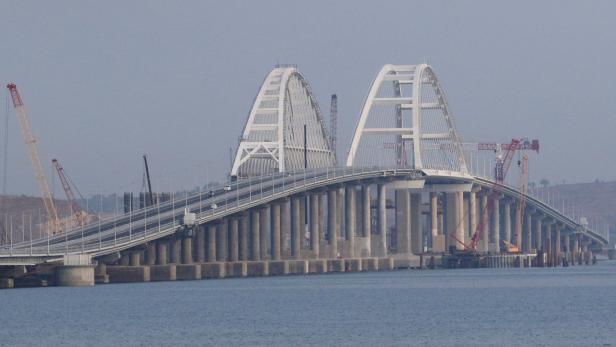 Brücke vom russischen Festland zur Krim