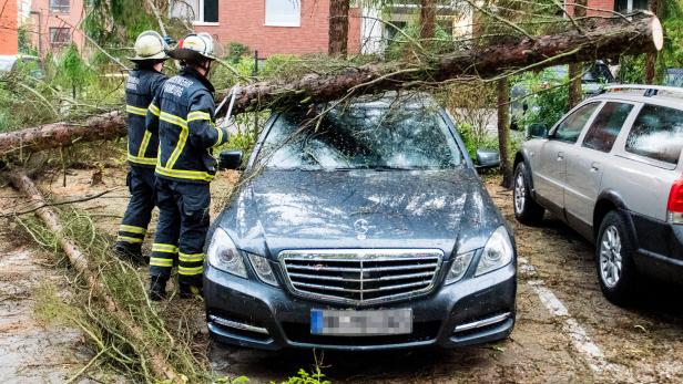 Unwetter über Deutschland: Schwere Schäden und Verkehrschaos