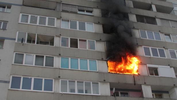 Brand in Linzer Hochhaus: Fünf Verletzte