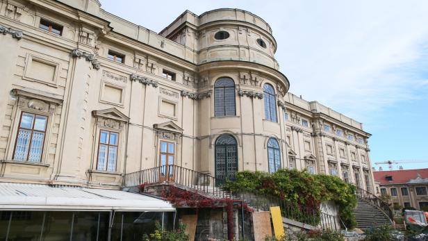 Seit mehr als zehn Jahren steht das Barockpalais, in das ein Casino hätte einziehen sollen, leer.