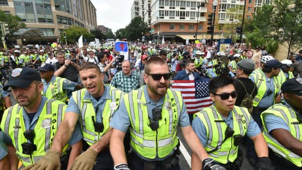 Rechtsextreme Demonstration in Washington endete vorzeitig 