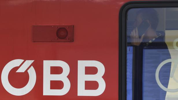 Pongau: Personenzug wegen Oberleitungsstörung evakuiert