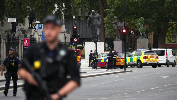 Auto-Attacke: Londoner Polizei ermittelt wegen Terrorverdachts