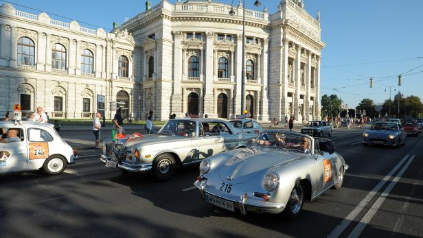 Vienna Classic Days: Oldtimer rollen durch die Wiener City