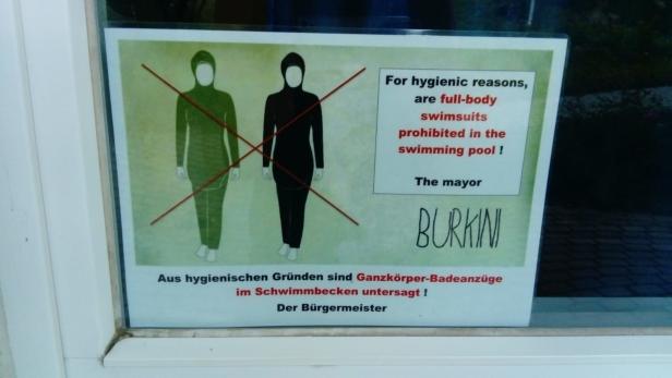 Streit um Badeverbot in langen Kleidern in Gablitz