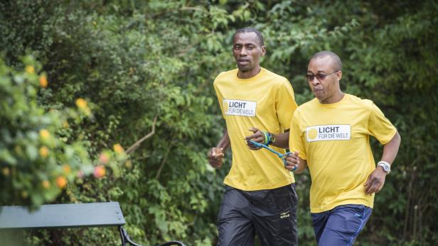 Der Marathonläufer Henry Wanyoike (re.) läuft seit 15 Jahren mit seinem besten Freund Joseph Kibunja.