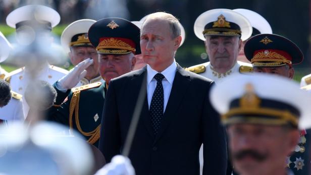 Putin bringt zehn singende Don-Kosaken zu Kneissl-Hochzeit