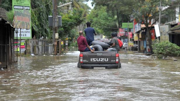 Überschwemmungen in Indien: Zahl der Toten stieg auf 320