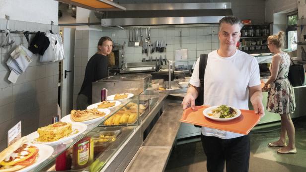 Fürs Mittagessen sucht Matthias Franz Stein häufig die „Naturkost St. Josef“ auf.