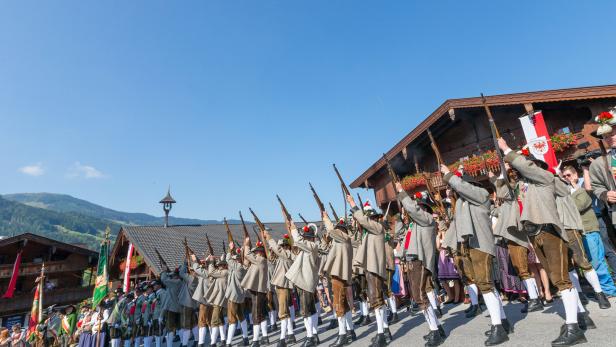 Bei der Eröffnungsfeier durften die Tiroler Schützen nicht fehlen