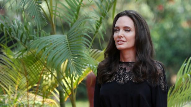 Actress Angelina Jolie arrives for a news conference at a hotel in Siem Reap